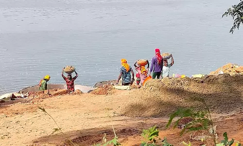 Tungabhadra ; अवैध रेत खनन गैर-कानूनी है Tungabhadra ; अवैध रेत खनन गैर-कानूनी है