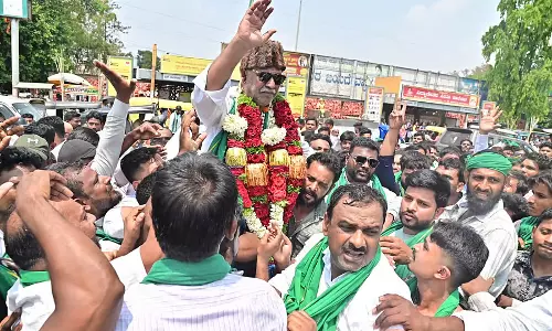 Davanagere Bypoll : कांग्रेस के बागी उम्मीदवार सादिक ने नामांकन दाखिल किया Davanagere Bypoll : कांग्रेस के बागी उम्मीदवार सादिक ने नामांकन दाखिल किया