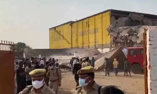 कोल्ड स्टोरेज में धमाका, राहत-बचाव कार्य जारी, हादसे के बाद चीख-पुकार मची