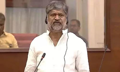 MLC रमना ने शहर के अस्पतालों में दवाओं की ऊँची कीमतों की कड़ी आलोचना की