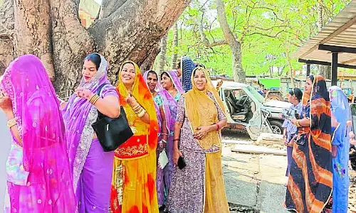 Karnataka : राजस्थान की महिलाओं द्वारा गणगौर तीज उत्सव