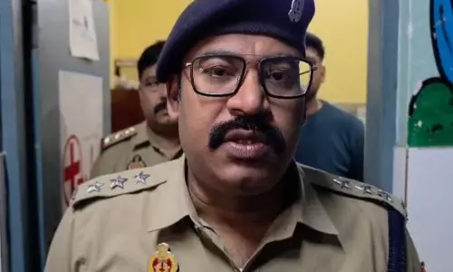 UP: संभल में कार-टेम्पो की टक्कर में 3 की मौत, कई घायल UP: संभल में कार-टेम्पो की टक्कर में 3 की मौत, कई घायल