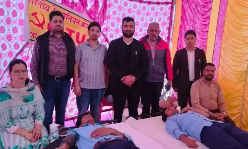 Mandi: शहीदी दिवस पर सेवा का संकल्प, सेवा और त्याग का संदेश Mandi: शहीदी दिवस पर सेवा का संकल्प, सेवा और त्याग का संदेश