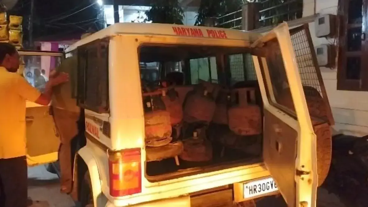 Palwal: पलवल में गैस कालाबाजारी पर कार्रवाई Palwal: पलवल में गैस कालाबाजारी पर कार्रवाई