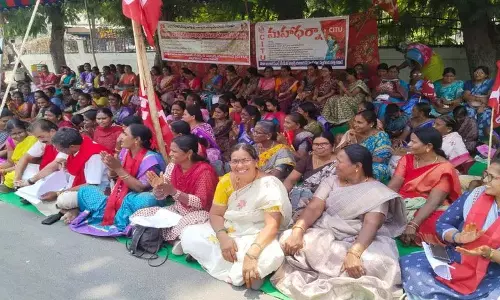 CITU ने सरकार को चेतावनी दी: आंगनवाड़ी कर्मियों का वेतन बढ़ाओ, वरना आंदोलन का सामना करो CITU ने सरकार को चेतावनी दी: आंगनवाड़ी कर्मियों का वेतन बढ़ाओ, वरना आंदोलन का सामना करो
