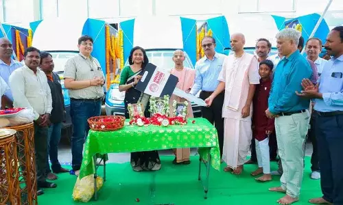 Wagh Bakri Foundation ने अक्षय पात्र के लिए भोजन वितरण वाहनों को रवाना किया Wagh Bakri Foundation ने अक्षय पात्र के लिए भोजन वितरण वाहनों को रवाना किया