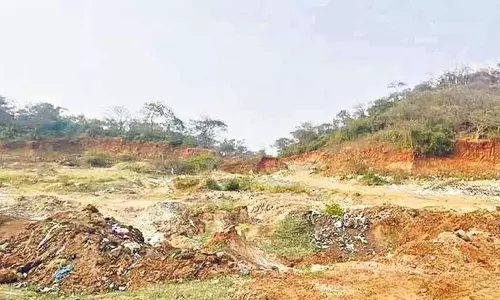 Kothagudem: जूलुरपाडु मार्केट यार्ड परियोजना में देरी, किसानों ने सरकार से हस्तक्षेप की मांग की Kothagudem: जूलुरपाडु मार्केट यार्ड परियोजना में देरी, किसानों ने सरकार से हस्तक्षेप की मांग की