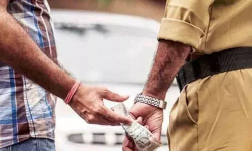 ₹500 की रिश्वत मांगने के आरोप में agent और वाहन निरीक्षक के खिलाफ मामला दर्ज ₹500 की रिश्वत मांगने के आरोप में agent और वाहन निरीक्षक के खिलाफ मामला दर्ज