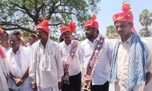 Warangal में श्री सत्तियाडी जतारा शुरू, बंजारा समुदाय ने की पूजा-अर्चना Warangal में श्री सत्तियाडी जतारा शुरू, बंजारा समुदाय ने की पूजा-अर्चना