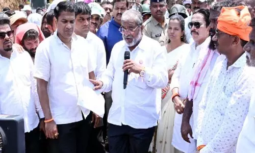 आम और काजू किसानों ने हड़ताल स्थगित की; राजू शेट्टी ने 2 दिन में कार्रवाई की चेतावनी दी आम और काजू किसानों ने हड़ताल स्थगित की; राजू शेट्टी ने 2 दिन में कार्रवाई की चेतावनी दी