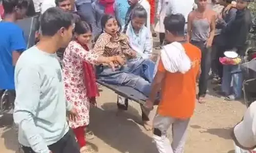 तेज रफ्तार एंबुलेंस ने बाइक सवार भाई-बहन को मारी टक्कर, दोनों गंभीर तेज रफ्तार एंबुलेंस ने बाइक सवार भाई-बहन को मारी टक्कर, दोनों गंभीर