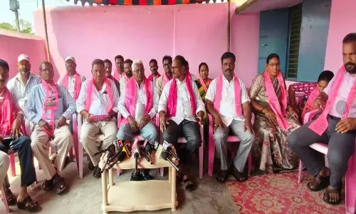 पूर्व खम्मम BRS chief डिंडीगाला राजेंदर ने कांग्रेस से बीसी के वादे पूरे करने की मांग की पूर्व खम्मम BRS chief डिंडीगाला राजेंदर ने कांग्रेस से बीसी के वादे पूरे करने की मांग की