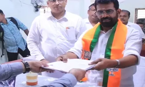 BJP के के. रंजीत ने कन्नूर की धर्मदम सीट से नामांकन दाखिल किया BJP के के. रंजीत ने कन्नूर की धर्मदम सीट से नामांकन दाखिल किया
