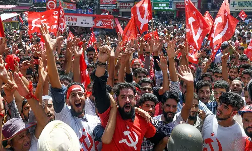 West Bengal चुनाव: लेफ्ट फ्रंट ने 15 उम्मीदवारों की तीसरी सूची जारी की West Bengal चुनाव: लेफ्ट फ्रंट ने 15 उम्मीदवारों की तीसरी सूची जारी की
