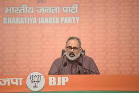 केरल चुनाव: राजीव चंद्रशेखर ने MCC उल्लंघन मामले में BJP नेता बी. गोपालकृष्णन का किया बचाव