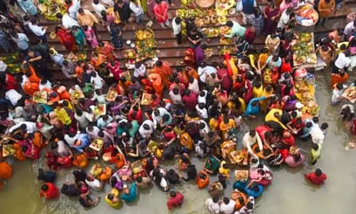बिहार: छठ व्रतियों ने की खरना पूजा, 36 घंटे का निर्जला व्रत शुरू