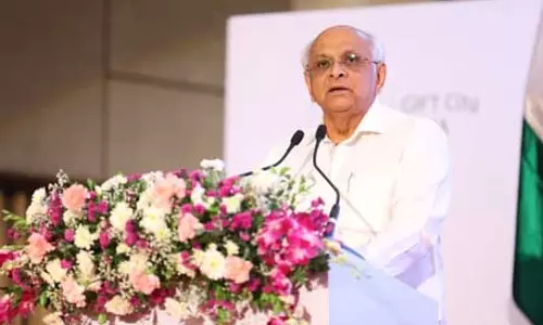 ‘ईंधन आपूर्ति में अस्थायी रुकावटें’: गुजरात सरकार ने कमी की आशंका से इनकार किया ‘ईंधन आपूर्ति में अस्थायी रुकावटें’: गुजरात सरकार ने कमी की आशंका से इनकार किया