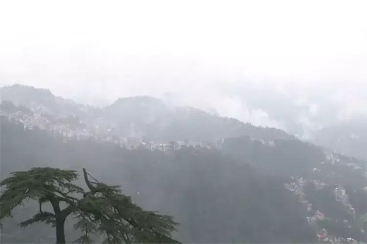 Shimla: बारिश-ओलावृष्टि से तापमान में गिरावट