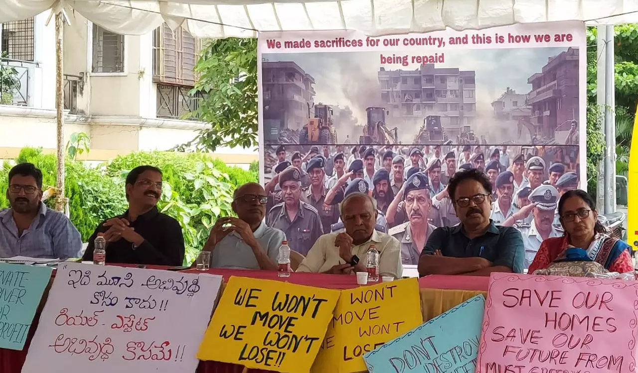 Bandlaguda के निवासियों ने गांधी सरोवर परियोजना के लिए भूमि अधिग्रहण का विरोध किया Bandlaguda के निवासियों ने गांधी सरोवर परियोजना के लिए भूमि अधिग्रहण का विरोध किया