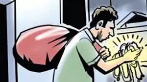 Fatehpur: खानपुर कदीम में चोरों का आतंक, तीन घरों से जेवर-नकदी चोरी Fatehpur: खानपुर कदीम में चोरों का आतंक, तीन घरों से जेवर-नकदी चोरी