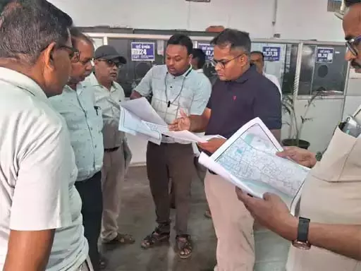 निगम कर्मचारियों पर गिरी गाज, कमिश्नर ने इस कारण किया बर्खास्त निगम कर्मचारियों पर गिरी गाज, कमिश्नर ने इस कारण किया बर्खास्त