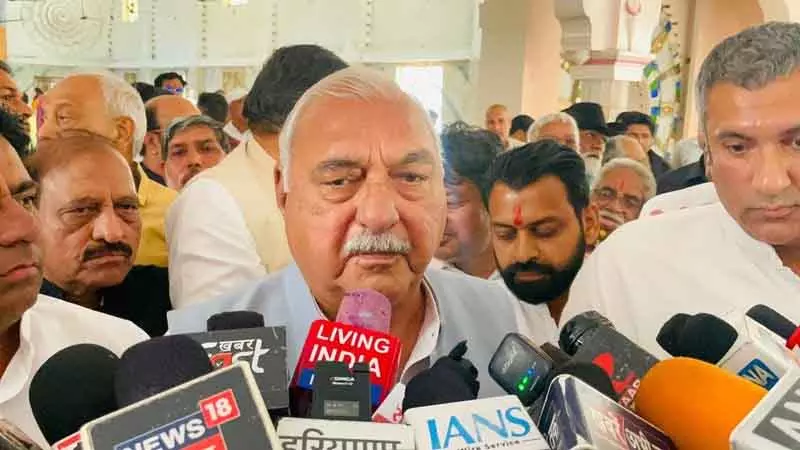 Rohtak हुड्डा ने किसानों के लिए राहत की मांग की Rohtak हुड्डा ने किसानों के लिए राहत की मांग की