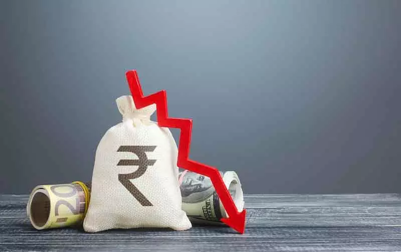 Mumbai रुपया 94/USD के करीब, शुरुआती कारोबार में 41 पैसे गिरकर 93.94 पर पहुंचा Mumbai रुपया 94/USD के करीब, शुरुआती कारोबार में 41 पैसे गिरकर 93.94 पर पहुंचा
