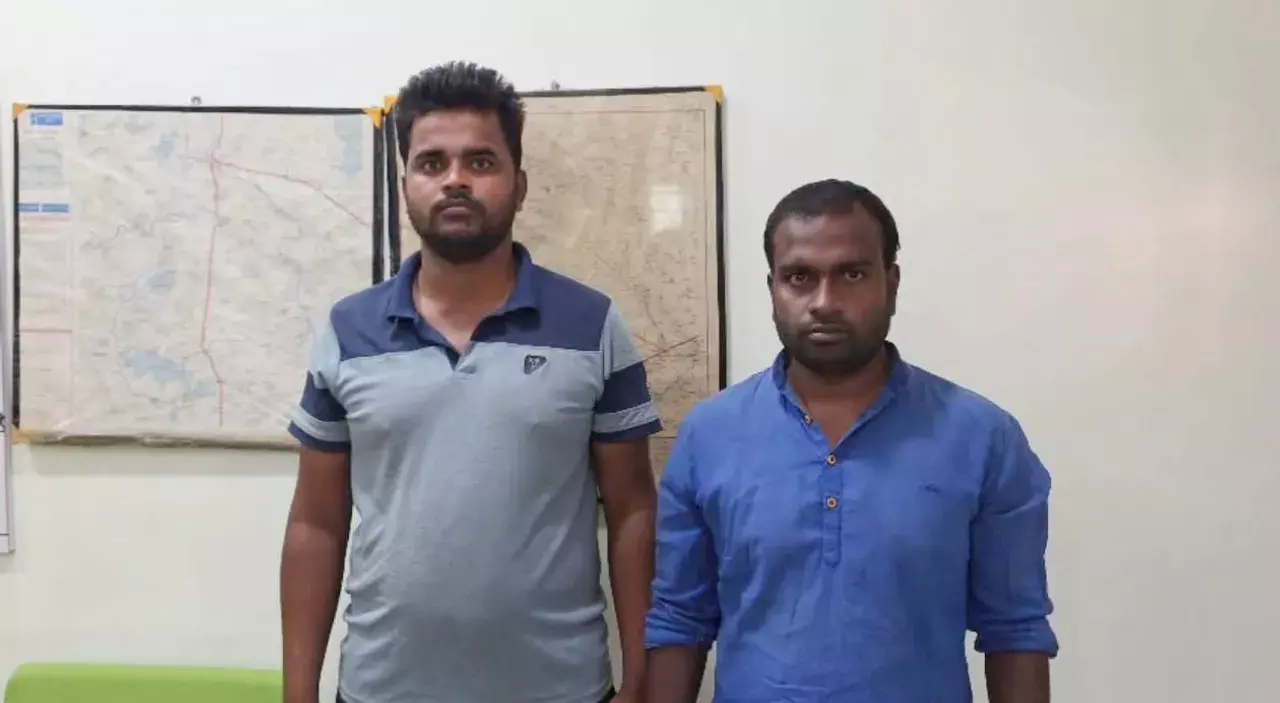ओडिशा PCC के पूर्व प्रमुख जयदेव जेना को जान से मारने की धमकी देने के आरोप में दो गिरफ्तार ओडिशा PCC के पूर्व प्रमुख जयदेव जेना को जान से मारने की धमकी देने के आरोप में दो गिरफ्तार