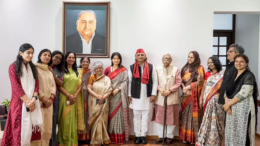 महिला सशक्तिकरण के लिए Akhilesh Yadav ने स्त्री सम्मान-समृद्धि योजना का वादा किया महिला सशक्तिकरण के लिए Akhilesh Yadav ने स्त्री सम्मान-समृद्धि योजना का वादा किया