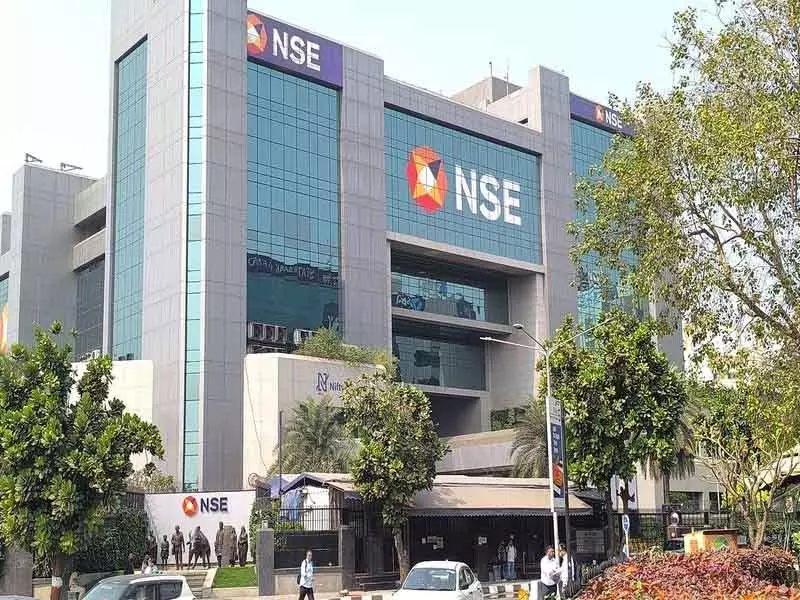 Sensex 800 अंक टूटा, Nifty 22,850 के नीचे; US के अल्टीमेटम से बाजारों में हड़कंप Sensex 800 अंक टूटा, Nifty 22,850 के नीचे; US के अल्टीमेटम से बाजारों में हड़कंप