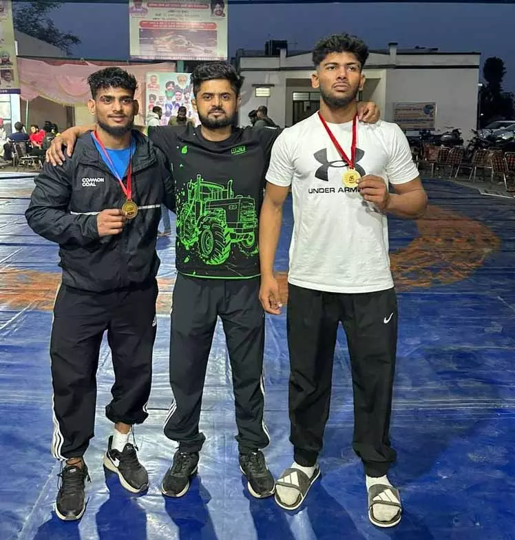 Jalandhar: रायपुर डब्बा एकेडमी के पहलवानों ने राज्य चैंपियनशिप में स्वर्ण पदक जीता Jalandhar: रायपुर डब्बा एकेडमी के पहलवानों ने राज्य चैंपियनशिप में स्वर्ण पदक जीता