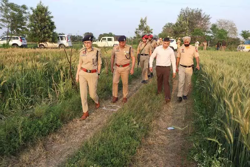 Jalandhar Police ने मुठभेड़ के बाद एक गैंगस्टर को गिरफ्तार किया Jalandhar Police ने मुठभेड़ के बाद एक गैंगस्टर को गिरफ्तार किया