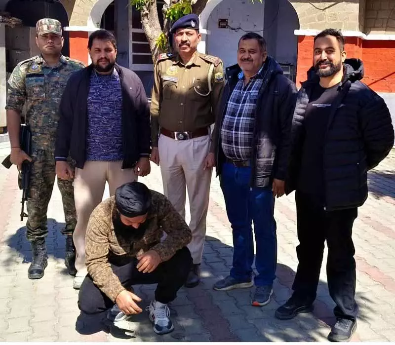 Noorpur Police ने कठुआ से अंतर-राज्यीय नशीले पदार्थों के रैकेट के सरगना को गिरफ्तार किया Noorpur Police ने कठुआ से अंतर-राज्यीय नशीले पदार्थों के रैकेट के सरगना को गिरफ्तार किया