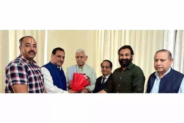 JAMMU: प्रतिनिधिमंडल ने LG से मुलाक़ात की JAMMU: प्रतिनिधिमंडल ने LG से मुलाक़ात की