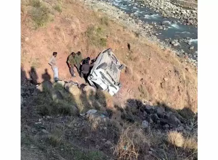 RAJOURI: दरहाल सड़क हादसे में 6 लोग घायल RAJOURI: दरहाल सड़क हादसे में 6 लोग घायल