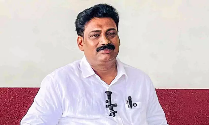 बिना किसी कारण के लीग से बाहर निकाल दिया गया - Kunnath Muhammad बिना किसी कारण के लीग से बाहर निकाल दिया गया - Kunnath Muhammad