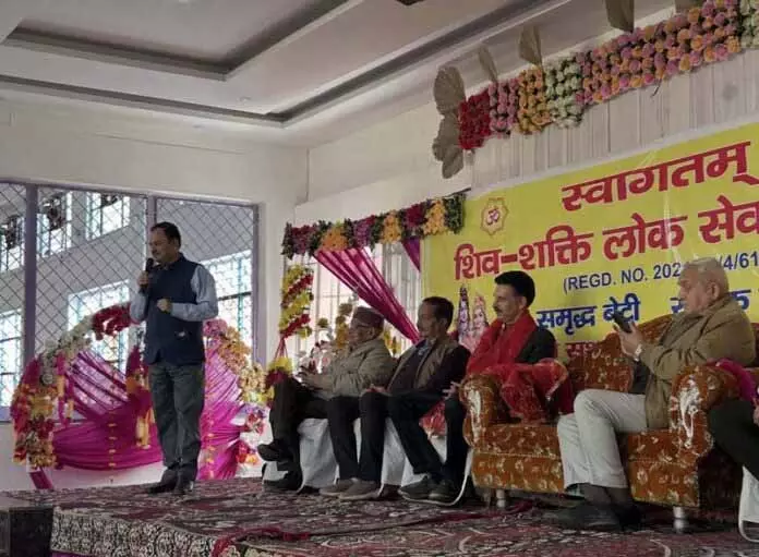 अनाथ लड़कियों को Sukanya योजना के चेक वितरित किए गए अनाथ लड़कियों को Sukanya योजना के चेक वितरित किए गए