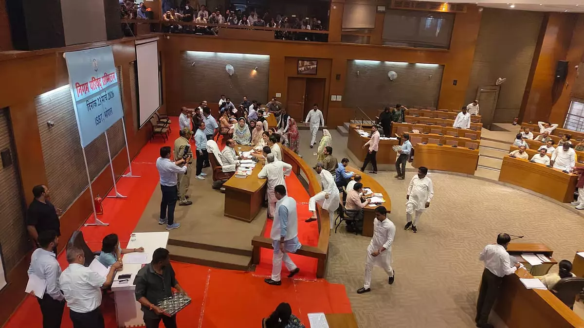 भोपाल नगर निगम बजट 2026: बजट से पहले BMC की बैठक में बीफ़ पर ज़ुबानी जंग छिड़ी भोपाल नगर निगम बजट 2026: बजट से पहले BMC की बैठक में बीफ़ पर ज़ुबानी जंग छिड़ी