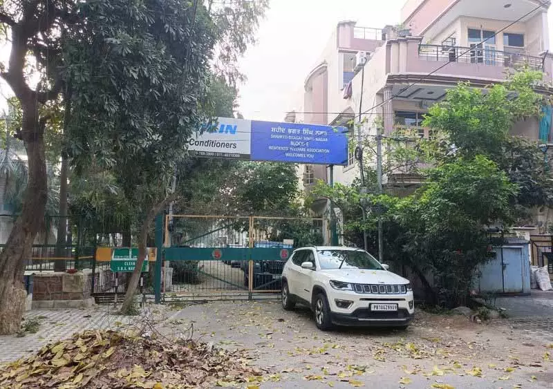 Ludhiana की सड़कों पर लगे अवैध गेट निवासियों के लिए परेशानी का सबब बन गए हैं Ludhiana की सड़कों पर लगे अवैध गेट निवासियों के लिए परेशानी का सबब बन गए हैं