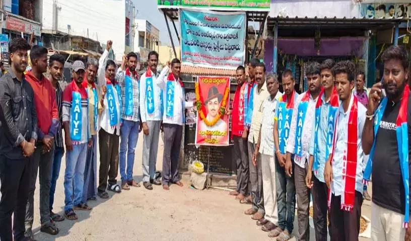 AIYF नलगोंडा प्रमुख का कहना है कि सरकारें युवाओं को रोज़गार देने में विफल रही AIYF नलगोंडा प्रमुख का कहना है कि सरकारें युवाओं को रोज़गार देने में विफल रही
