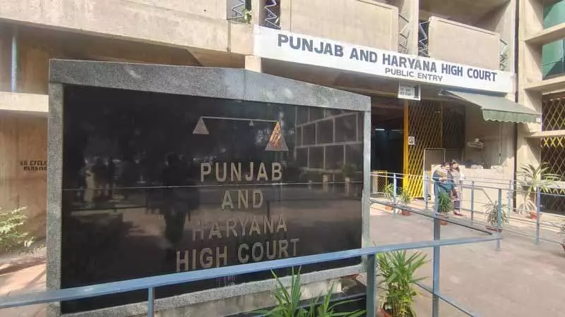 HC ने गर्मियों के लिए गाउन पहनना हटाया, अक्टूबर तक ड्रेस कोड में ढील दी HC ने गर्मियों के लिए गाउन पहनना हटाया, अक्टूबर तक ड्रेस कोड में ढील दी