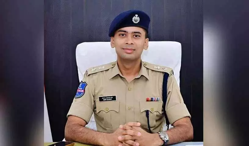 आदिलाबाद में LPG सिलेंडरों की हेराफेरी रोकने के लिए पुलिस ने आठ टीमें बनाईं आदिलाबाद में LPG सिलेंडरों की हेराफेरी रोकने के लिए पुलिस ने आठ टीमें बनाईं