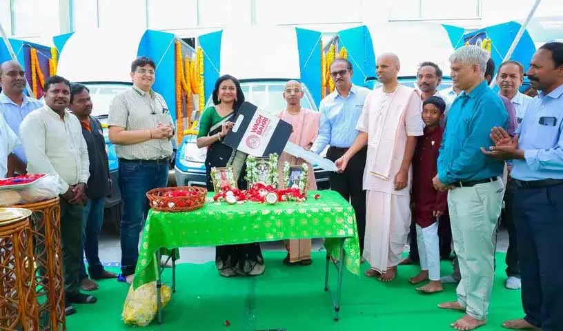 Wagh Bakri Foundation ने अक्षय पात्र के लिए भोजन वितरण वाहनों को रवाना किया Wagh Bakri Foundation ने अक्षय पात्र के लिए भोजन वितरण वाहनों को रवाना किया