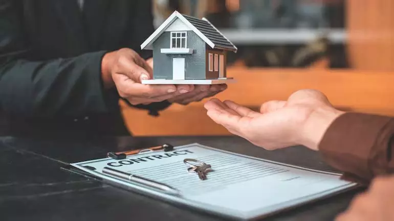 क्या आपको home loan insurance लेना चाहिए या इसे पूरी तरह से छोड़ देना चाहिए? क्या आपको home loan insurance लेना चाहिए या इसे पूरी तरह से छोड़ देना चाहिए?