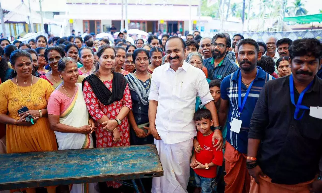 केरल में नामांकन प्रक्रिया तेज, UDF-BJP नेताओं ने भरे पर्चे केरल में नामांकन प्रक्रिया तेज, UDF-BJP नेताओं ने भरे पर्चे