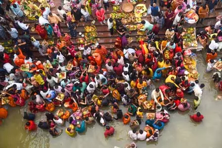 बिहार: छठ व्रतियों ने की खरना पूजा, 36 घंटे का निर्जला व्रत शुरू बिहार: छठ व्रतियों ने की खरना पूजा, 36 घंटे का निर्जला व्रत शुरू