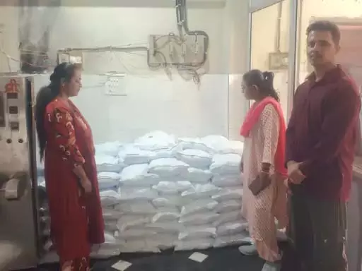 खाद्य एवं औषधि विभाग की बड़ी कार्रवाई, 150 बोरी पानी पाउच जब्त खाद्य एवं औषधि विभाग की बड़ी कार्रवाई, 150 बोरी पानी पाउच जब्त