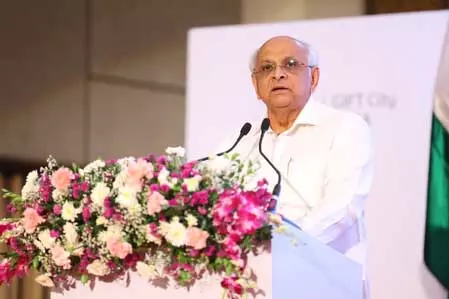 ‘ईंधन आपूर्ति में अस्थायी रुकावटें’: गुजरात सरकार ने कमी की आशंका से इनकार किया ‘ईंधन आपूर्ति में अस्थायी रुकावटें’: गुजरात सरकार ने कमी की आशंका से इनकार किया