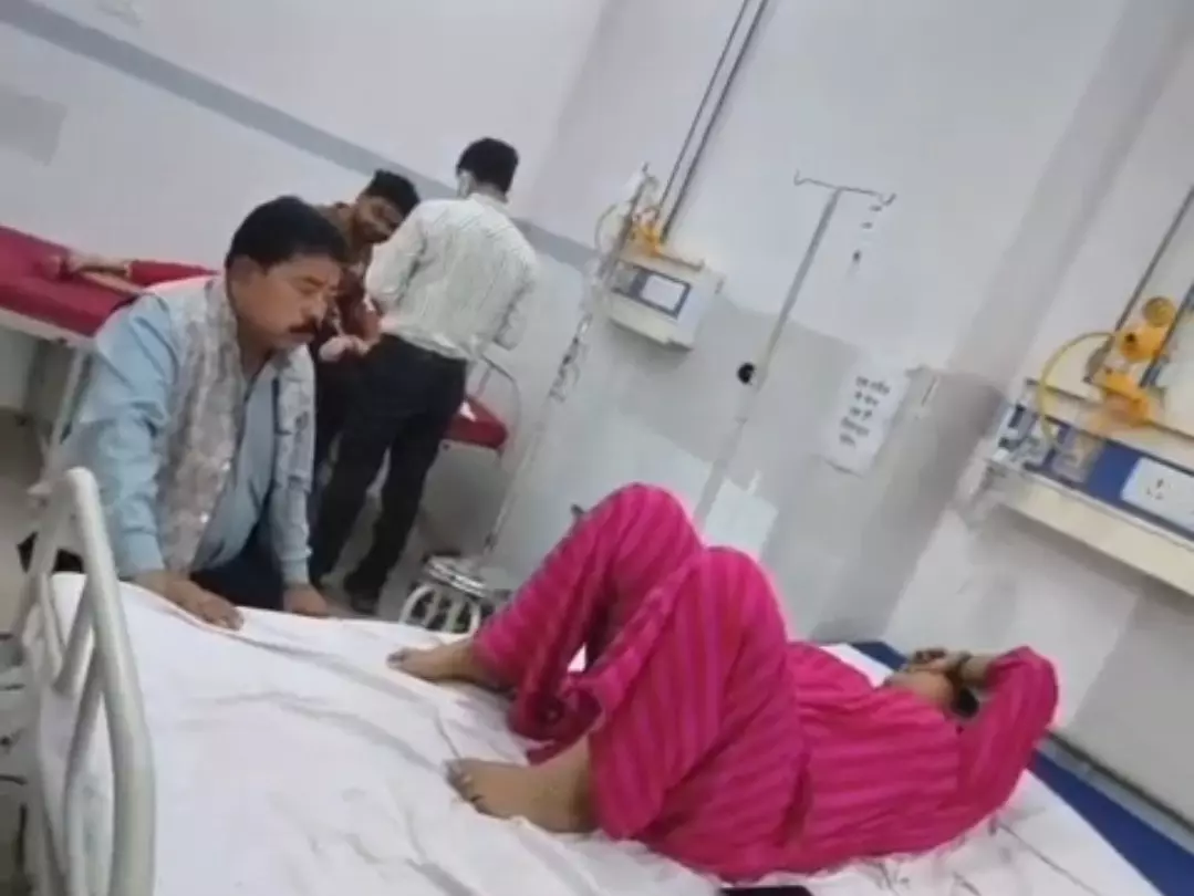 Etah: मैंगो शेक पीकर चार लोग हुए बीमार Etah: मैंगो शेक पीकर चार लोग हुए बीमार