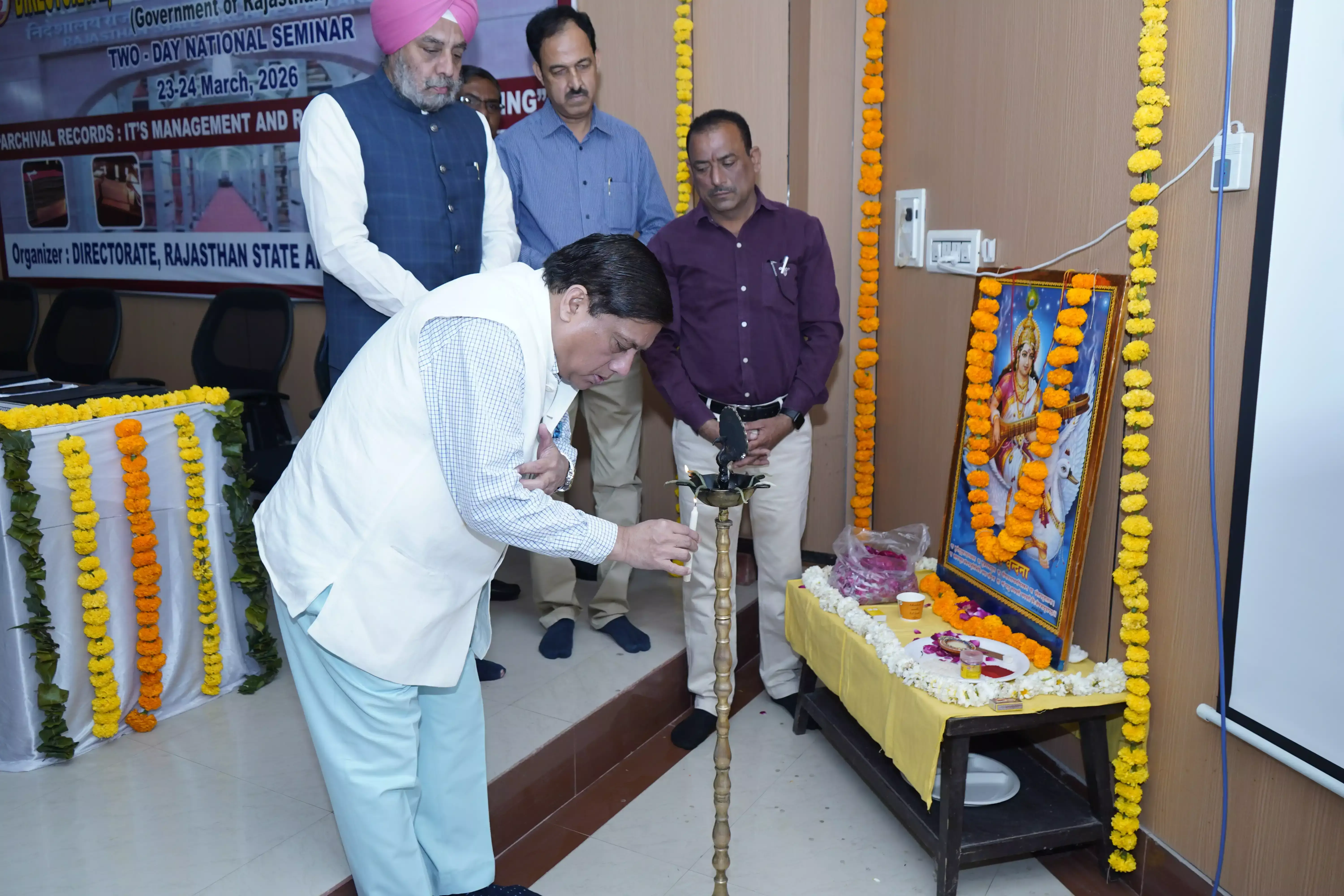 Bikaner: अभिलेखीय दस्तावेजों पर विशेषज्ञों की जुटान Bikaner: अभिलेखीय दस्तावेजों पर विशेषज्ञों की जुटान